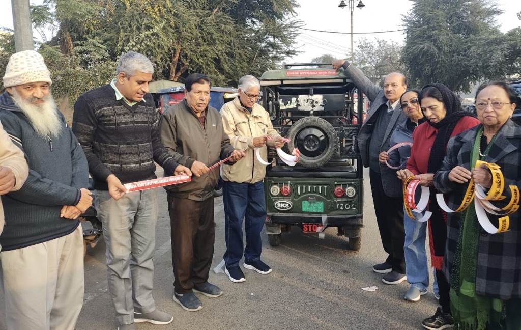 Rotary Club installs reflectors on vehicles SDM Ambala Vinesh Kumar also joined the project